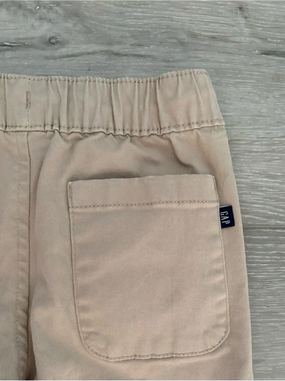 Gap Kids Casual Drawstring Jogger Pants in Beige. Boys size 4/5